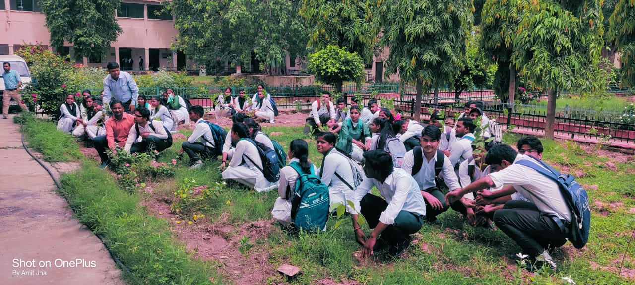 9 अगस्त को बीएससी महाविद्यालय में एनएसएस के इकाई द्वारा मेरी माटी मेरा देश कार्यक्रम का आयोजन कराया गया इस कार्यक्रम में एनएसएस के छात्र-छात्राओं ने पौधा लगाया और उसके बाद पांच प्रण शपथ ली